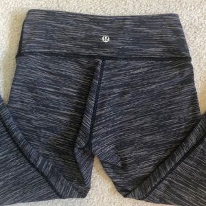 black and grey Lulu cropped leggings